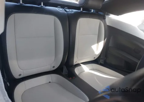 2018 Volkswagen Beetle 2.0T Se z USA, uszkodzony, nr VIN 3VWJD7AT3JM726599